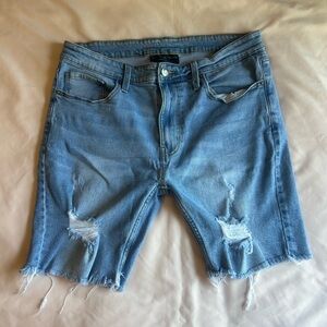 No Boundaries Light Wash Denim Shorts - Size 32 inches